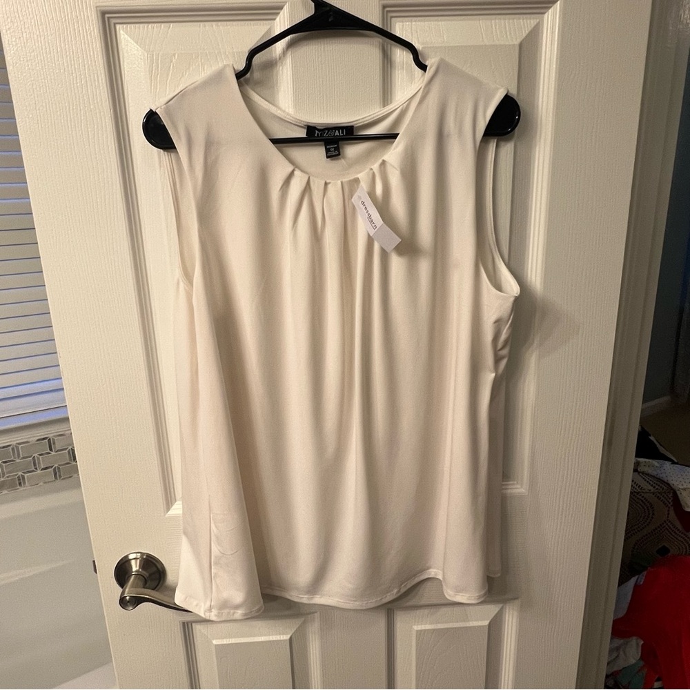 Roz & Ali Women's Cream Sleeveless Top